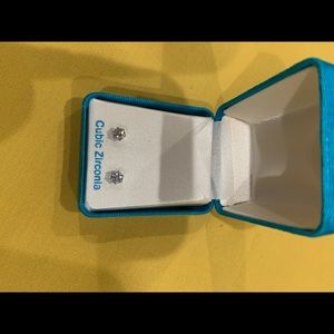 Earring nice cubic zirconia